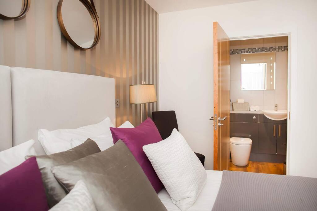 Stylish And Central Two Bedroom & Two Bathroom Apartment With Free Parking Exterior foto