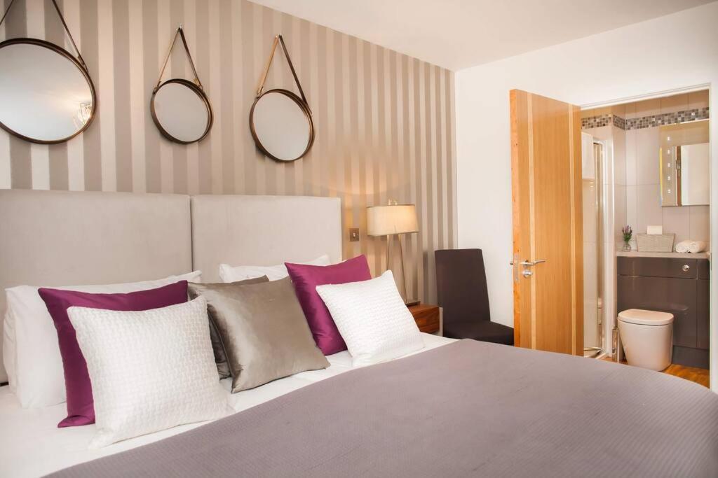 Stylish And Central Two Bedroom & Two Bathroom Apartment With Free Parking Exterior foto